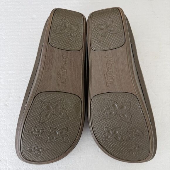 Size 40 Alegria Floral Embossed Leather Clogs Mary Jane Mule Brown Comfort Shoes - Picture 8 of 13
